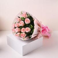 fresh bouquet of pink roses 